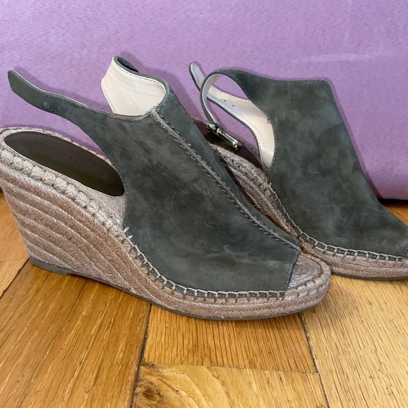 Banana Republic size 8.5 wedges good condition - Picture 1 of 8